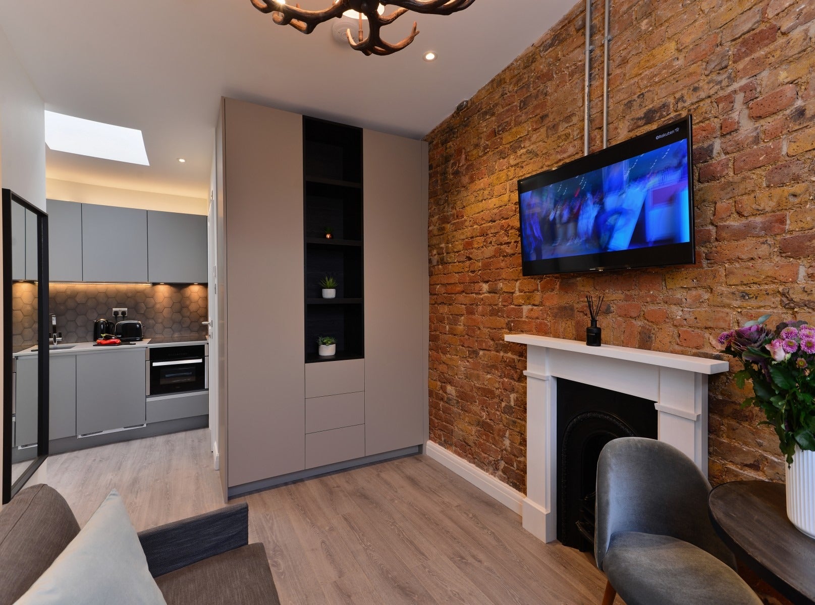 Flat Linden Gardens in Greater London