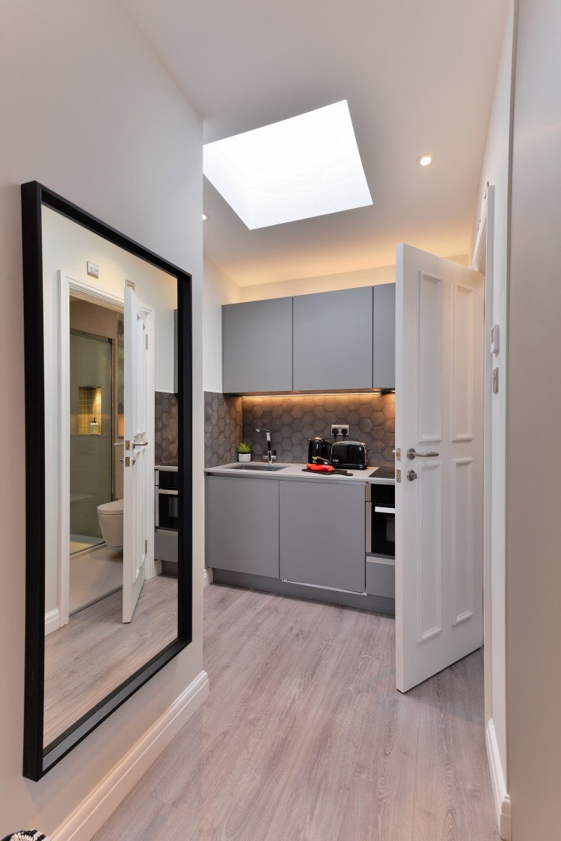 Flat Linden Gardens in Greater London