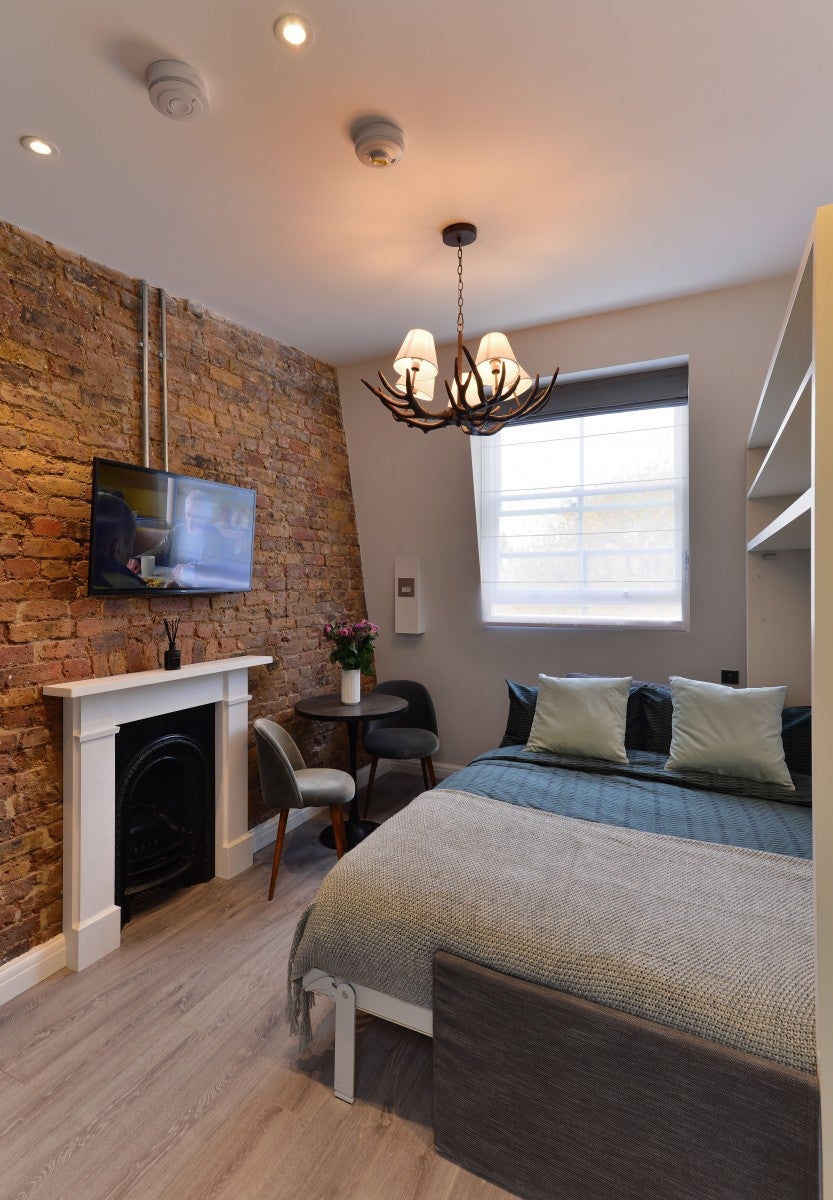 Flat Linden Gardens in Greater London