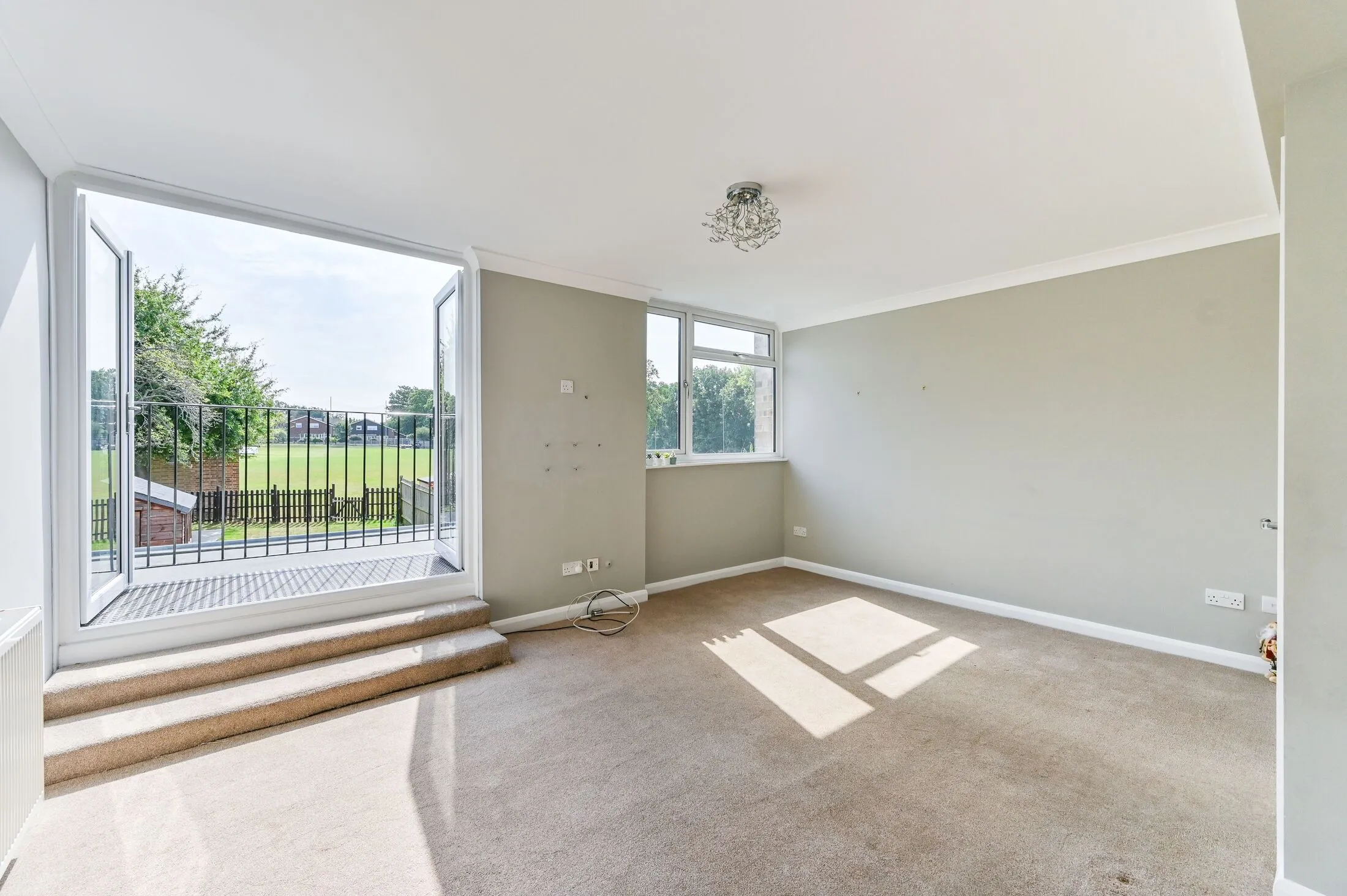 House Homefield Road in Greater London