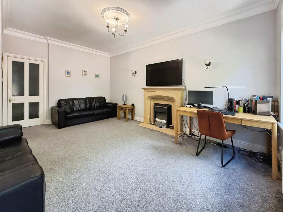 Flat Magdala Road in Nottingham