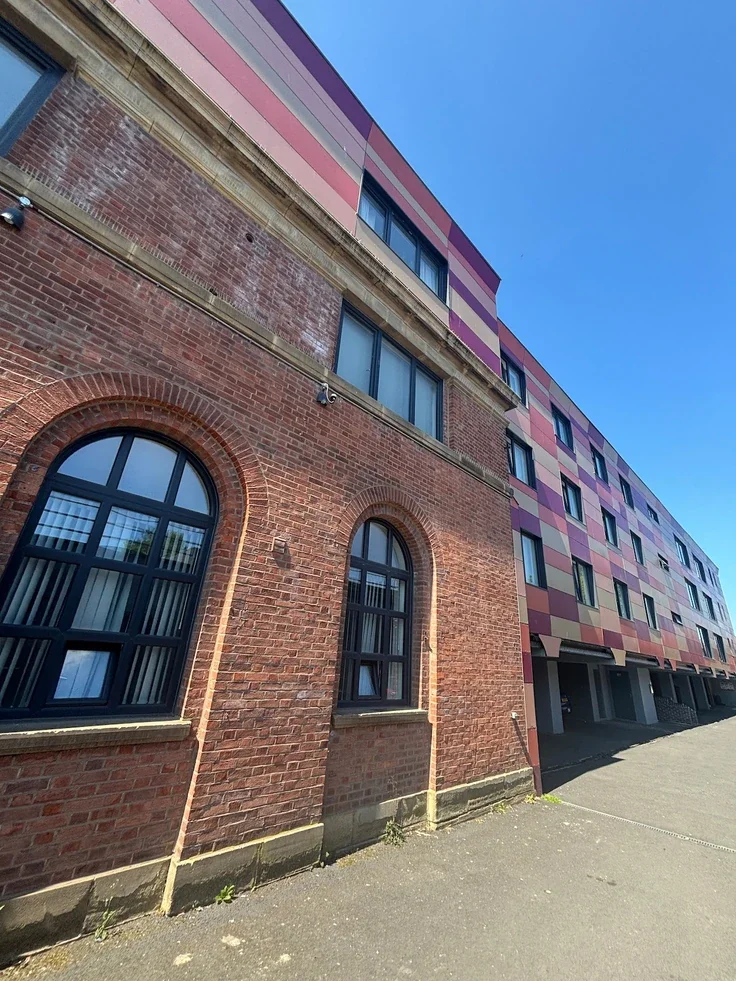 Flat Jennings Avenue in Salford