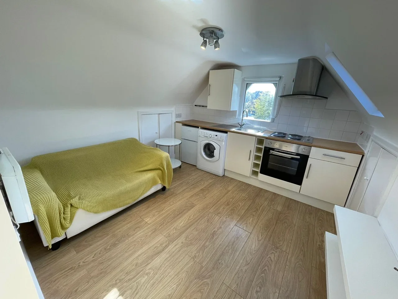 Flat Chigwell Road in Greater London