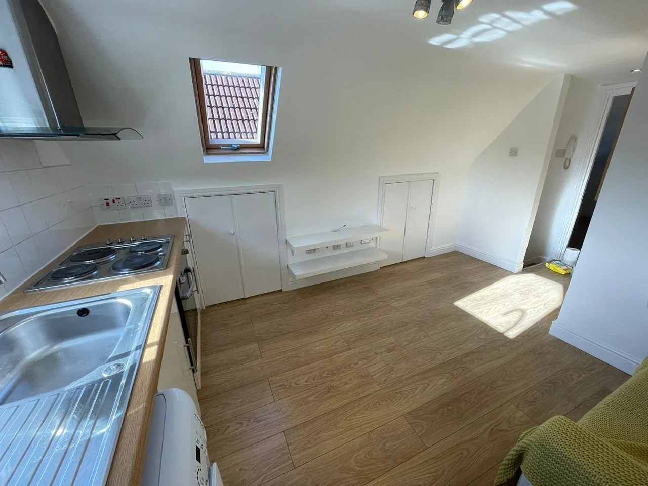 Flat Chigwell Road in Greater London