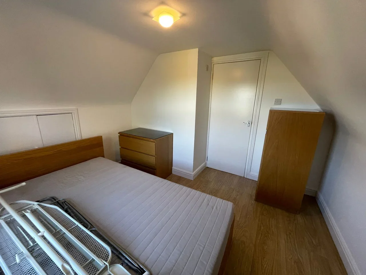 Flat Chigwell Road in Greater London