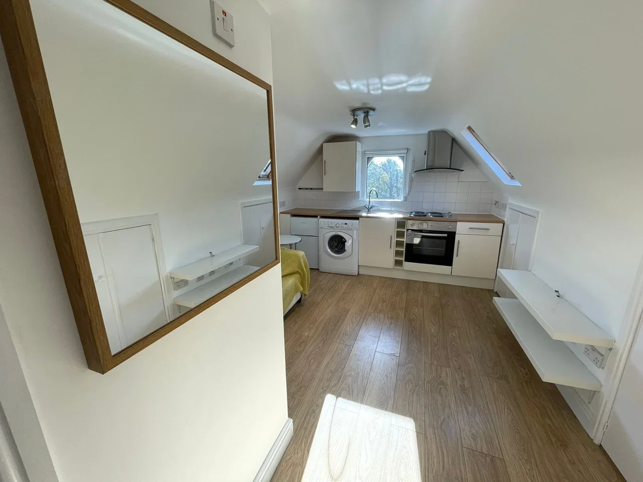 Flat Chigwell Road in Greater London