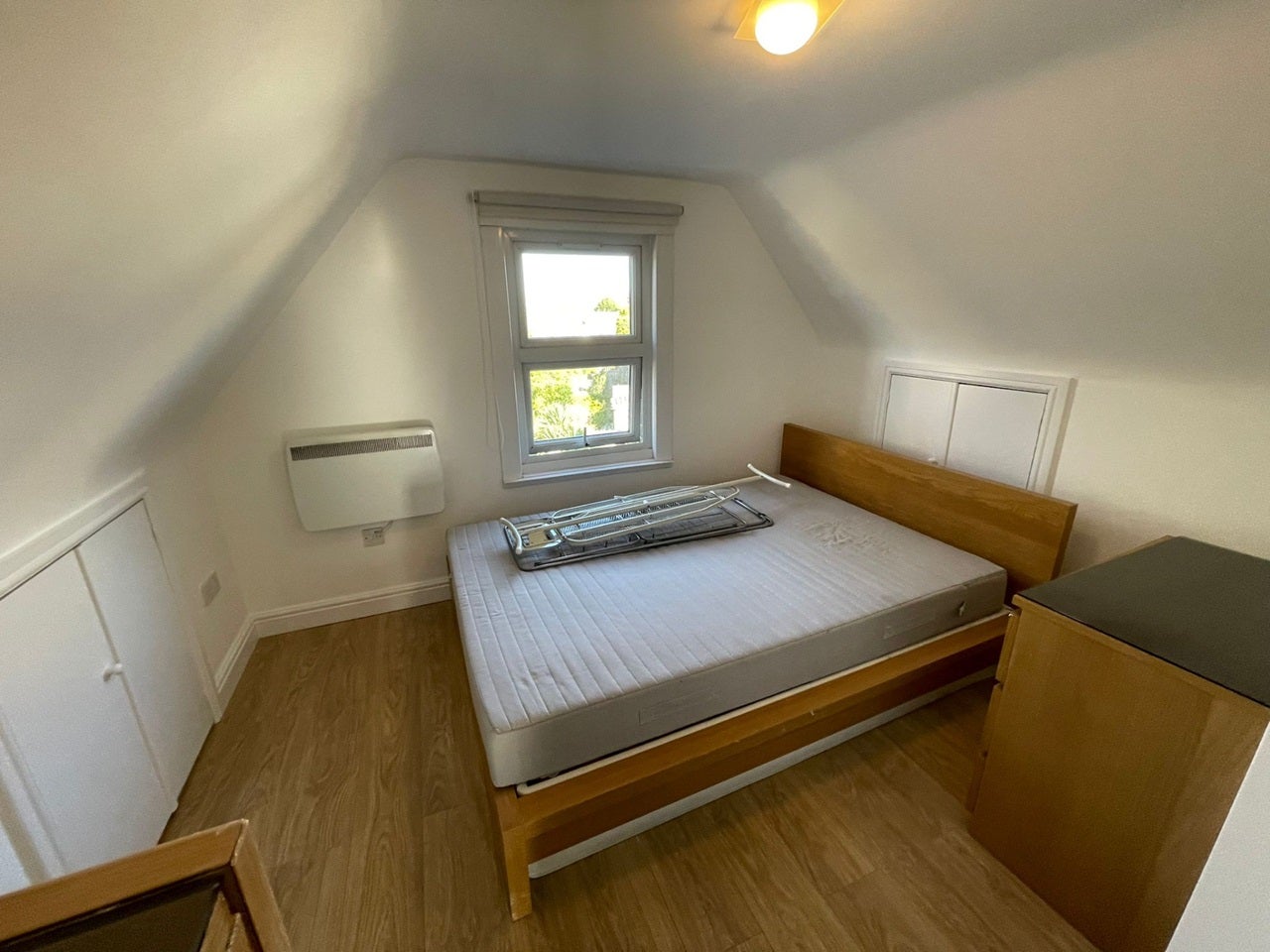 Flat Chigwell Road in Greater London