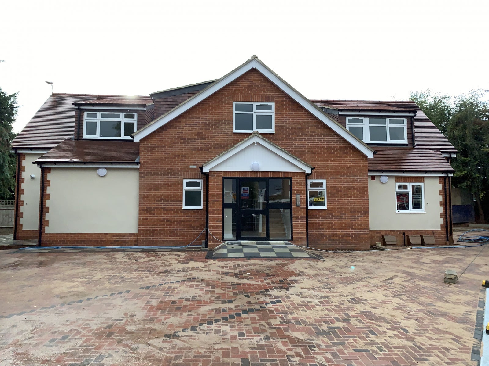 Flat Hook Rise South in Greater London