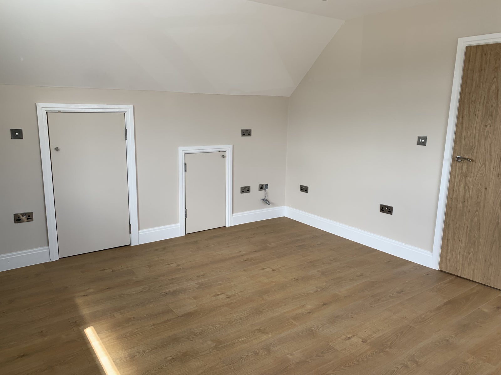 Flat Hook Rise South in Greater London