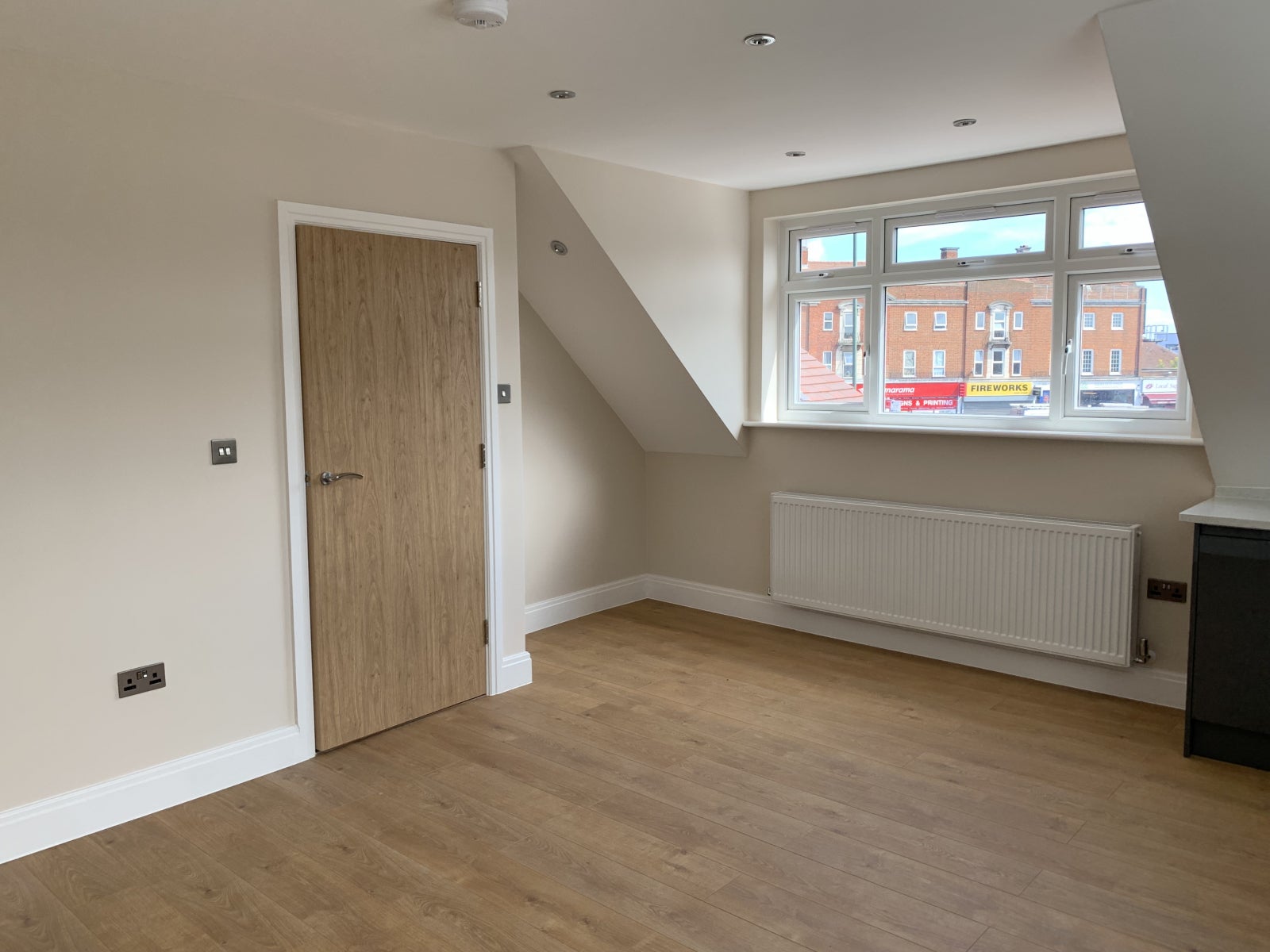 Flat Hook Rise South in Greater London