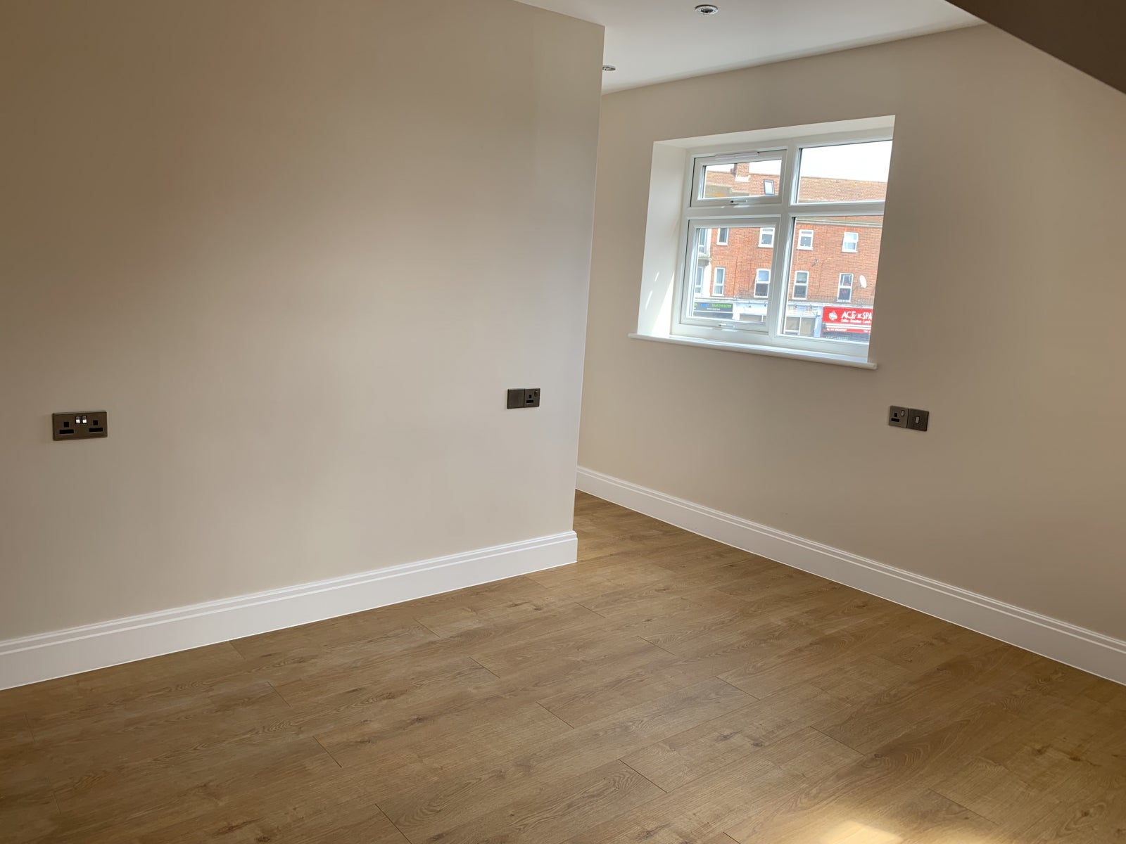Flat Hook Rise South in Greater London