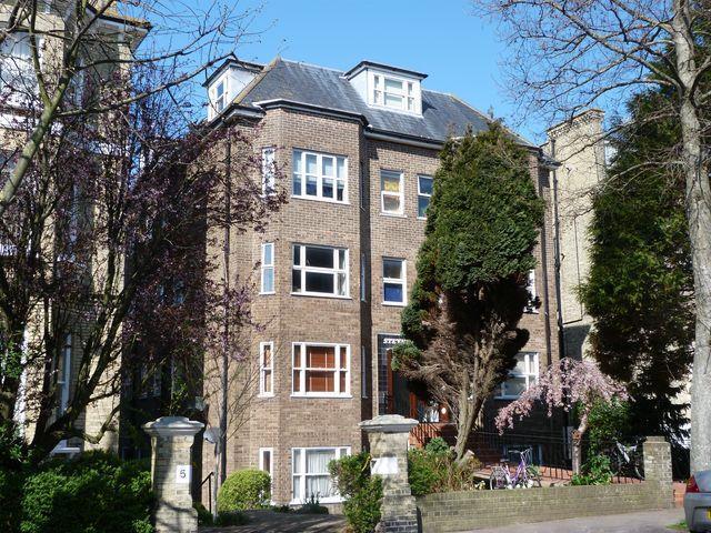 Flat Eaton Gardens in Portslade by Sea