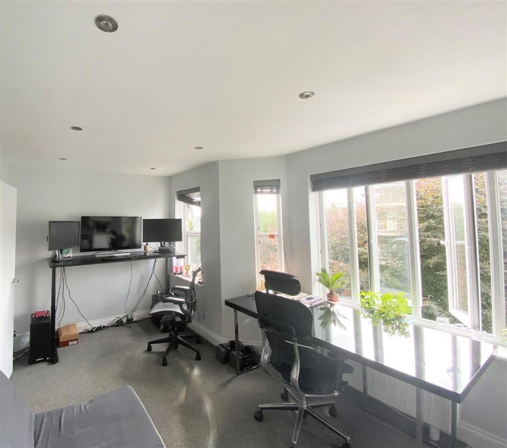 Flat Eaton Gardens in Portslade by Sea