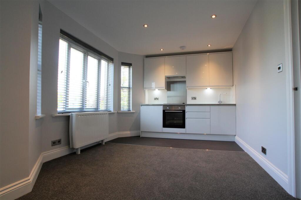 Flat Eaton Gardens in Portslade by Sea
