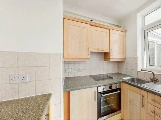 Room Blenheim Road in Greater London