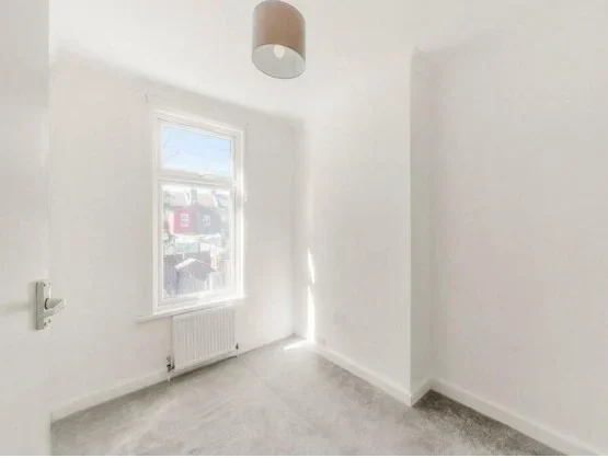 Room Blenheim Road in Greater London