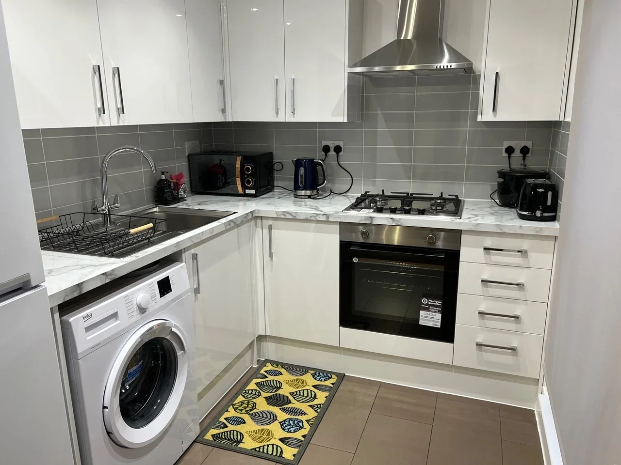 Room Bredle Way in Aveley