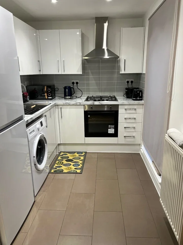 Room Bredle Way in Aveley