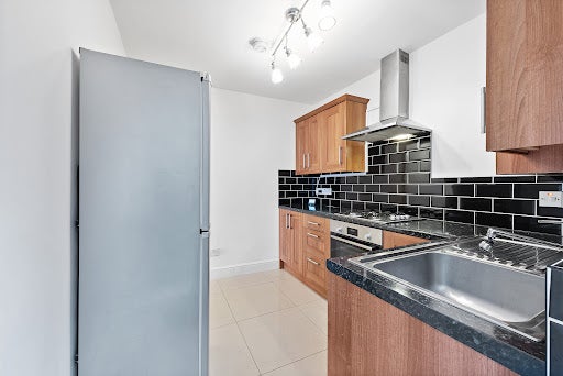 Flat Hermitage Road in Greater London