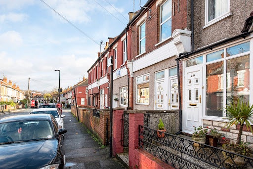 Flat Hermitage Road in Greater London