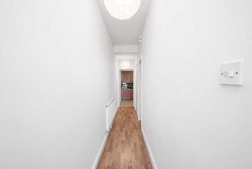 Flat Hermitage Road in Greater London
