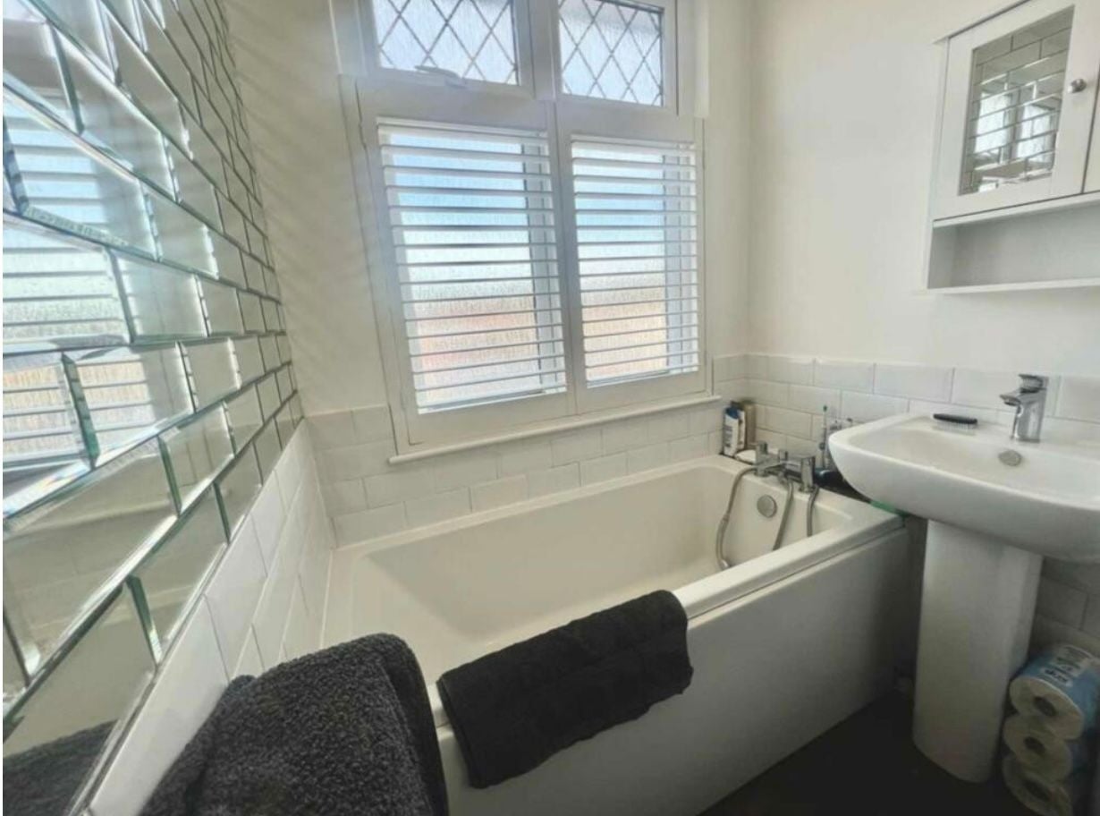 Room Oakley Road in Luton