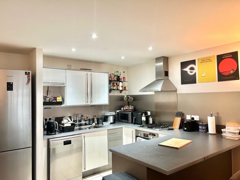 Room Eden Grove in Greater London