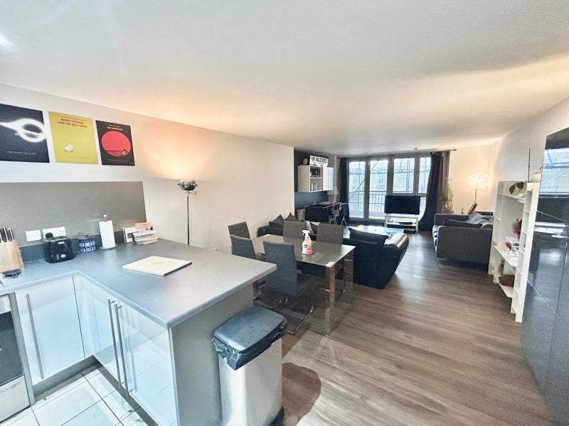 Room Eden Grove in Greater London