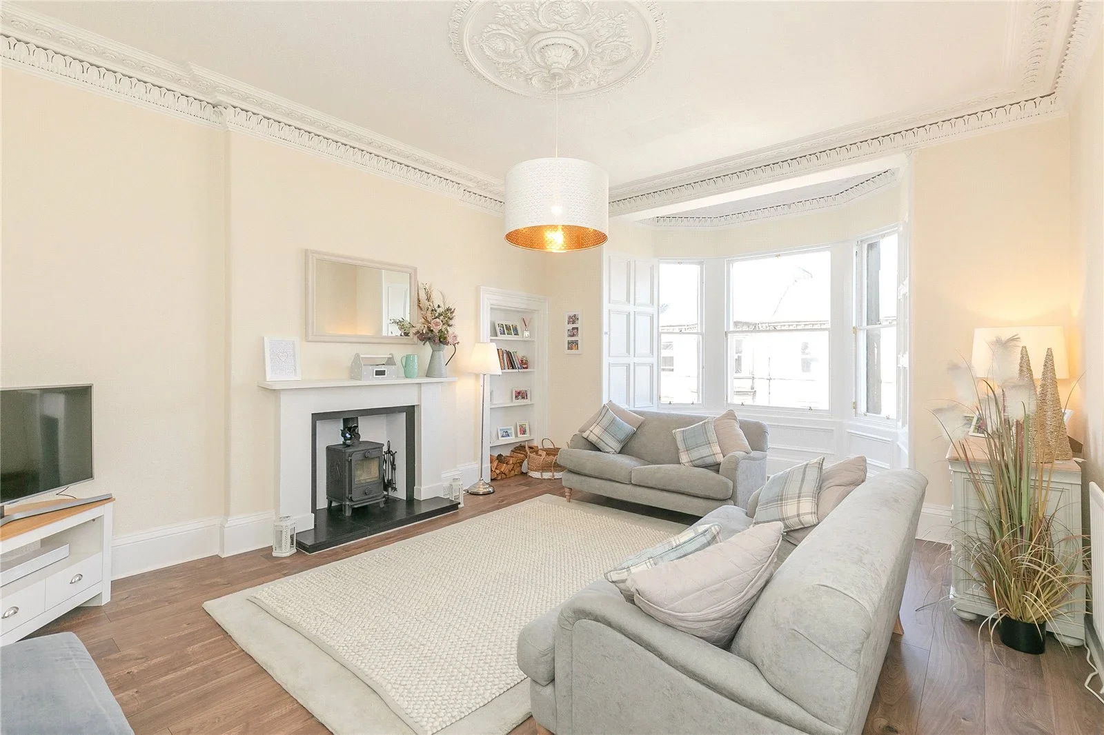 Flat Polwarth Gardens in City of Edinburgh