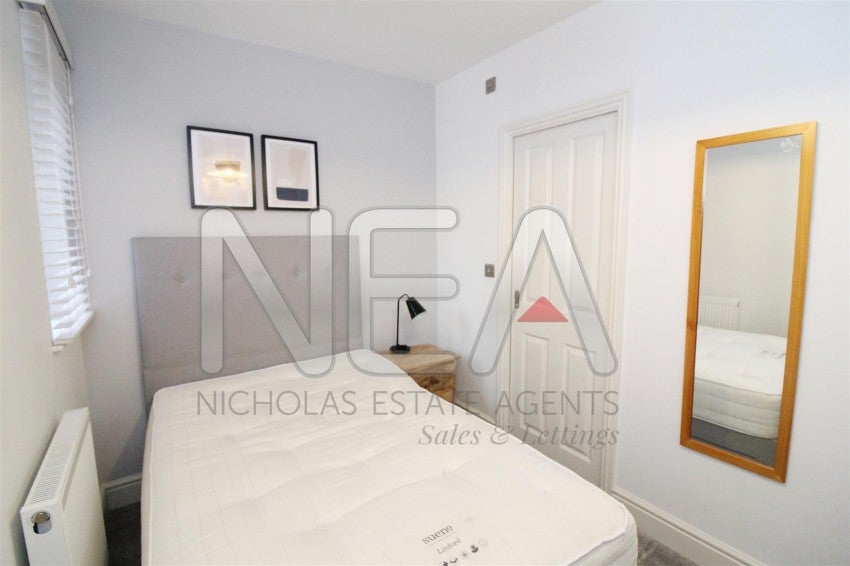 Room Northfield Road in Reading