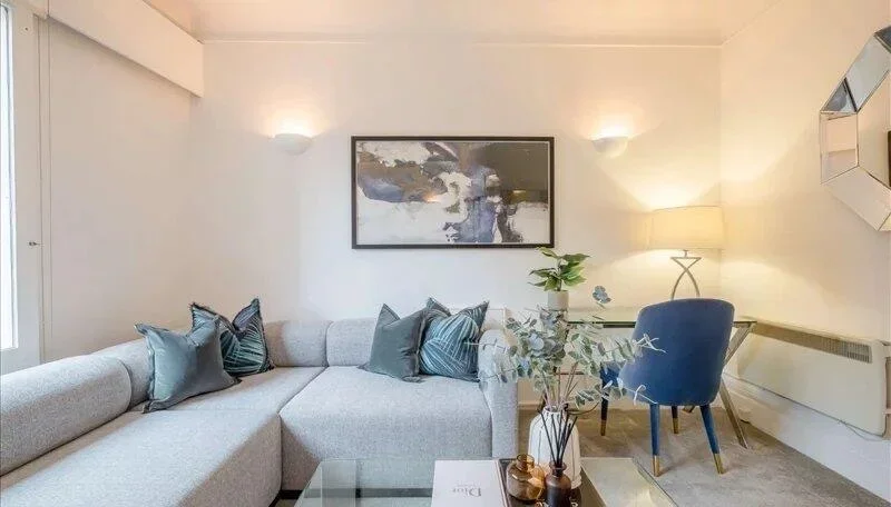 Flat Westferry Circus in Greater London