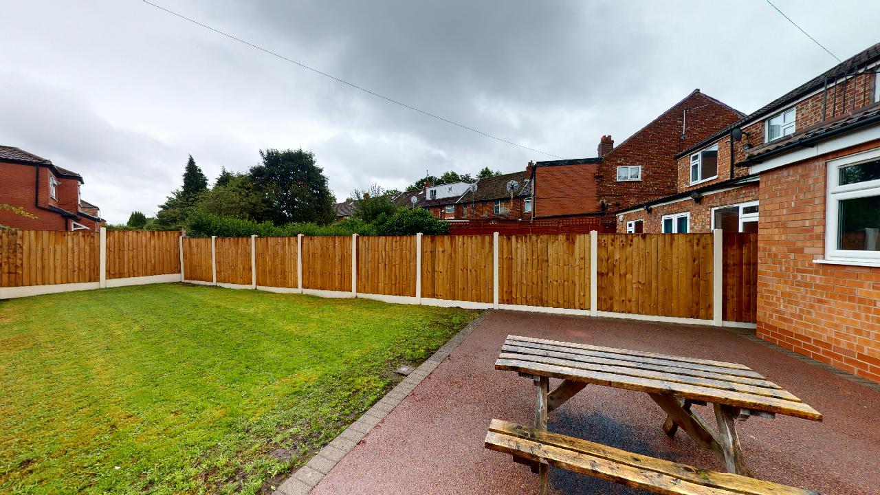House Yewtree Road in Plumley