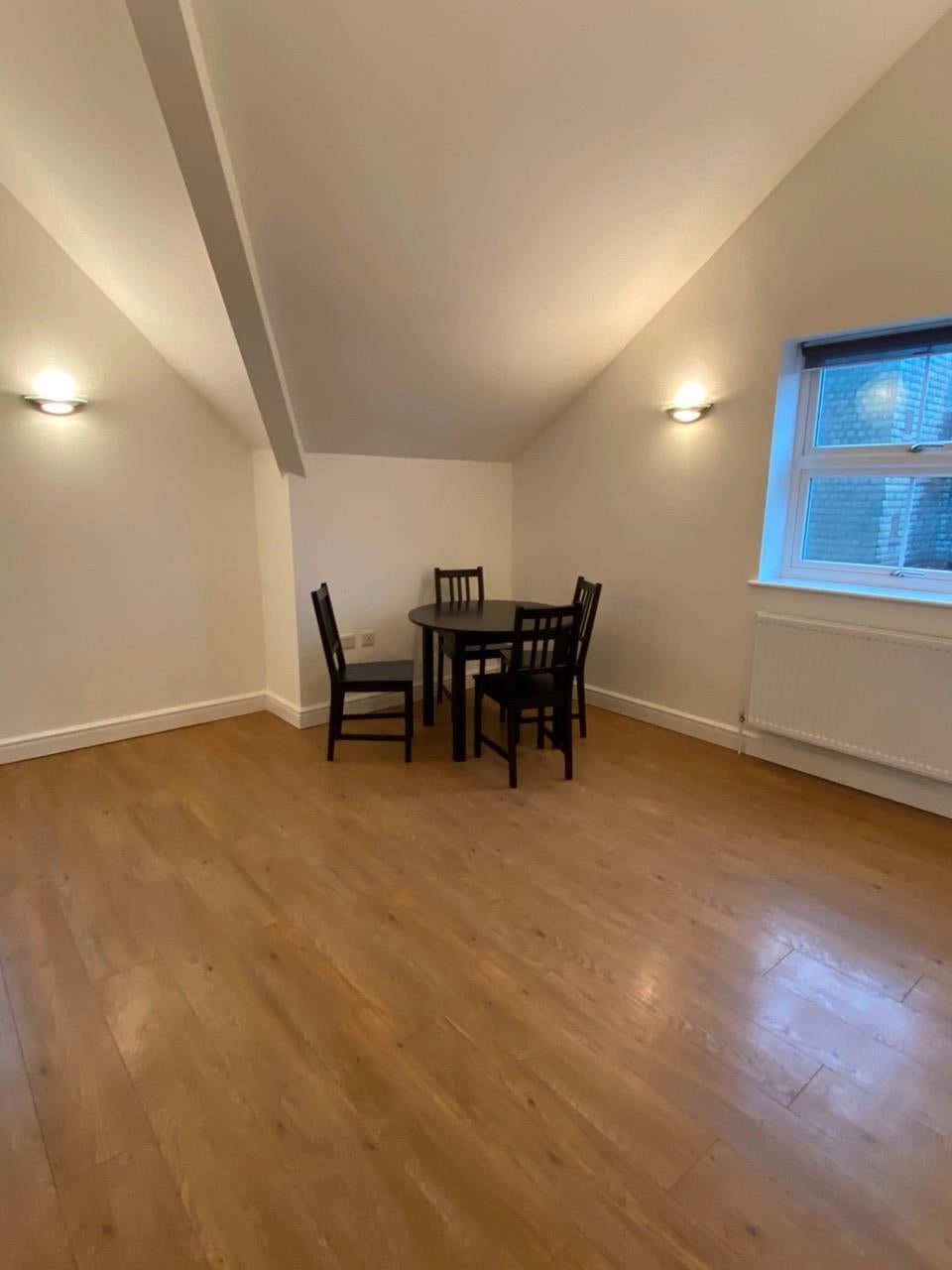 Flat Grosvenor Road in Greater London