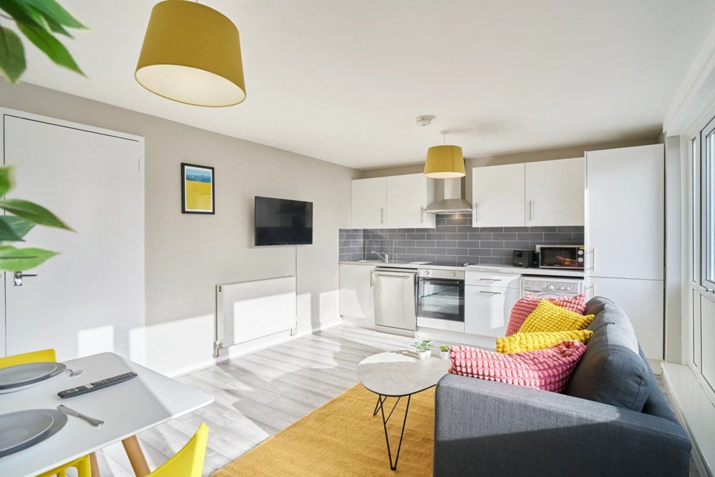 Room Whitton Walk in Greater London