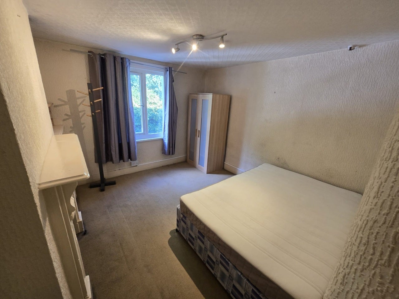 Room Herndon Road in Greater London