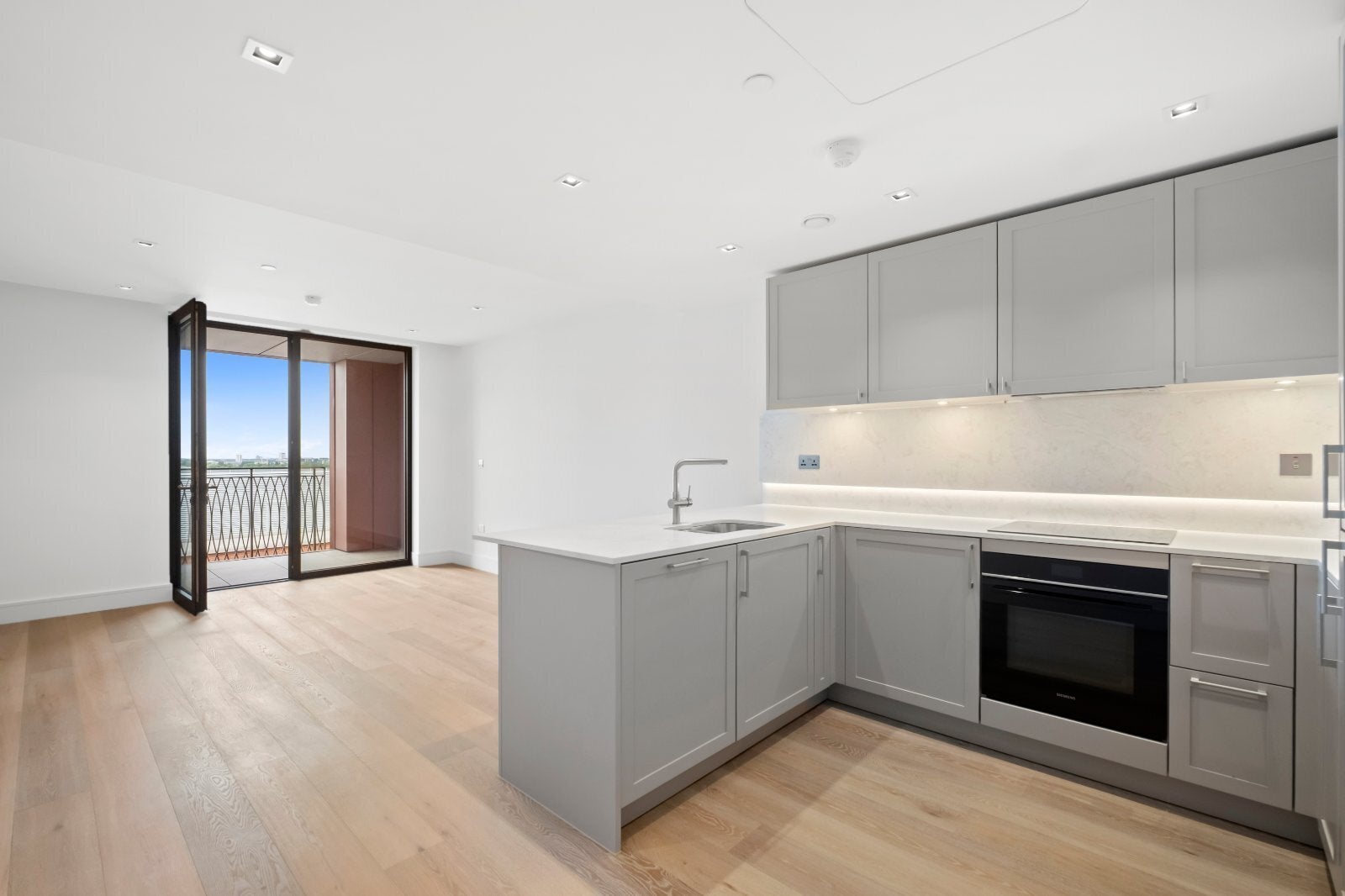 Flat Maida Avenue in City of Westminster
