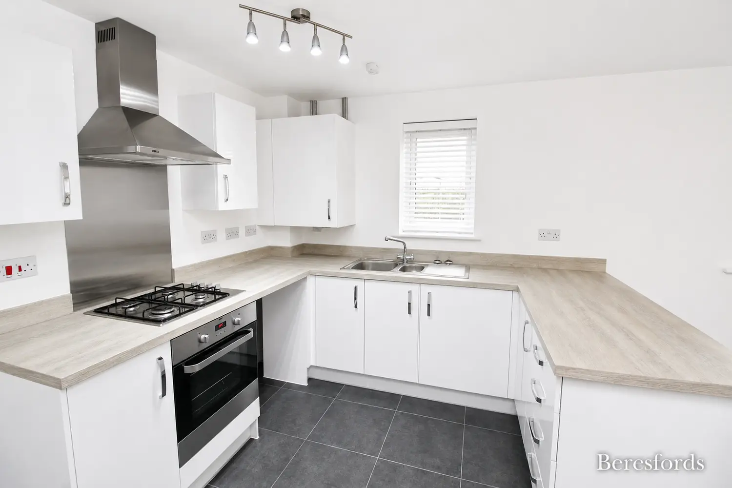 Flat Radley Crescent in Basildon
