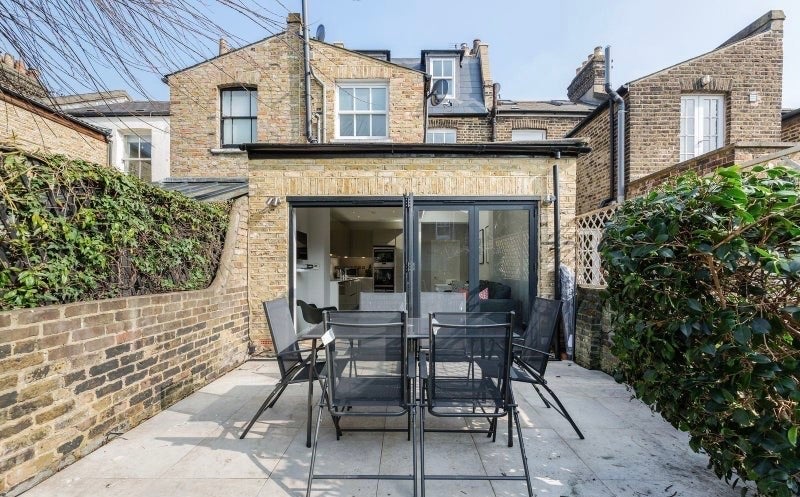 Room Eversleigh Road in Greater London