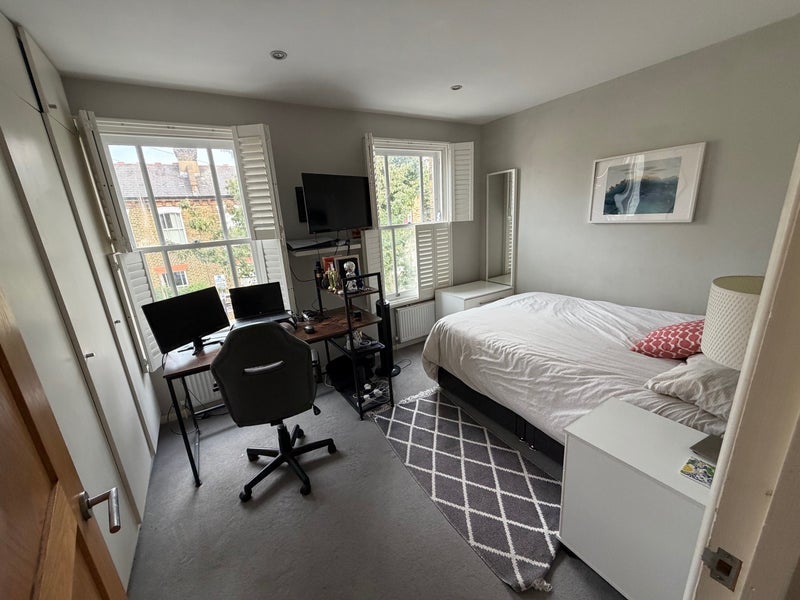 Room Eversleigh Road in Greater London