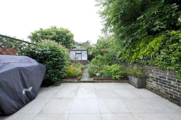 Room Eversleigh Road in Greater London