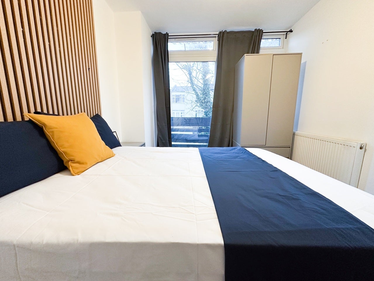 Room Windsor Crescent in Greater London