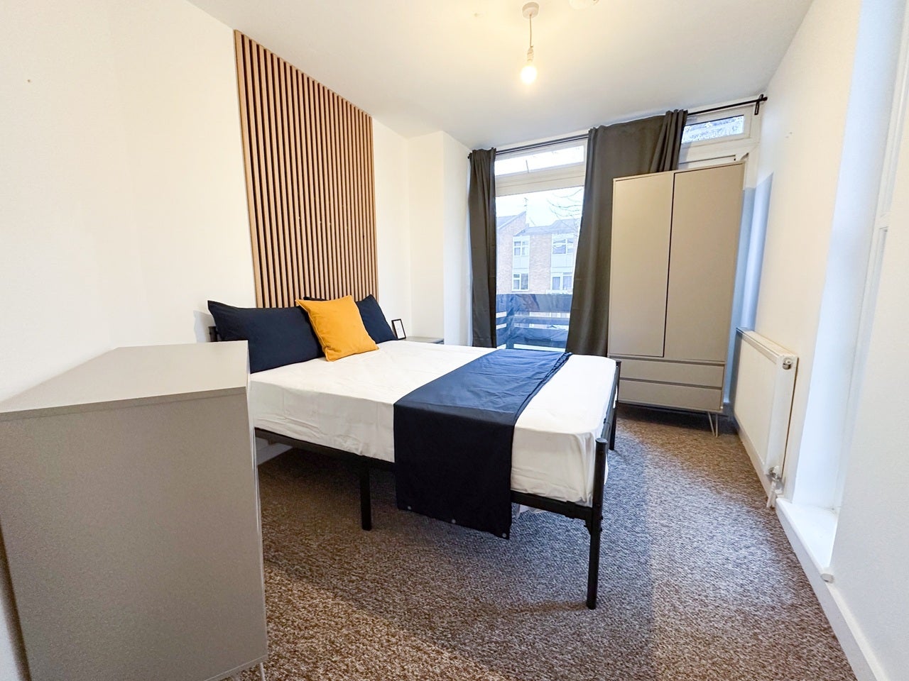 Room Windsor Crescent in Greater London