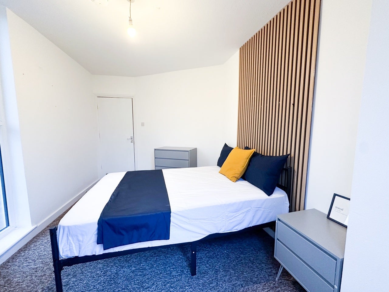 Room Windsor Crescent in Greater London