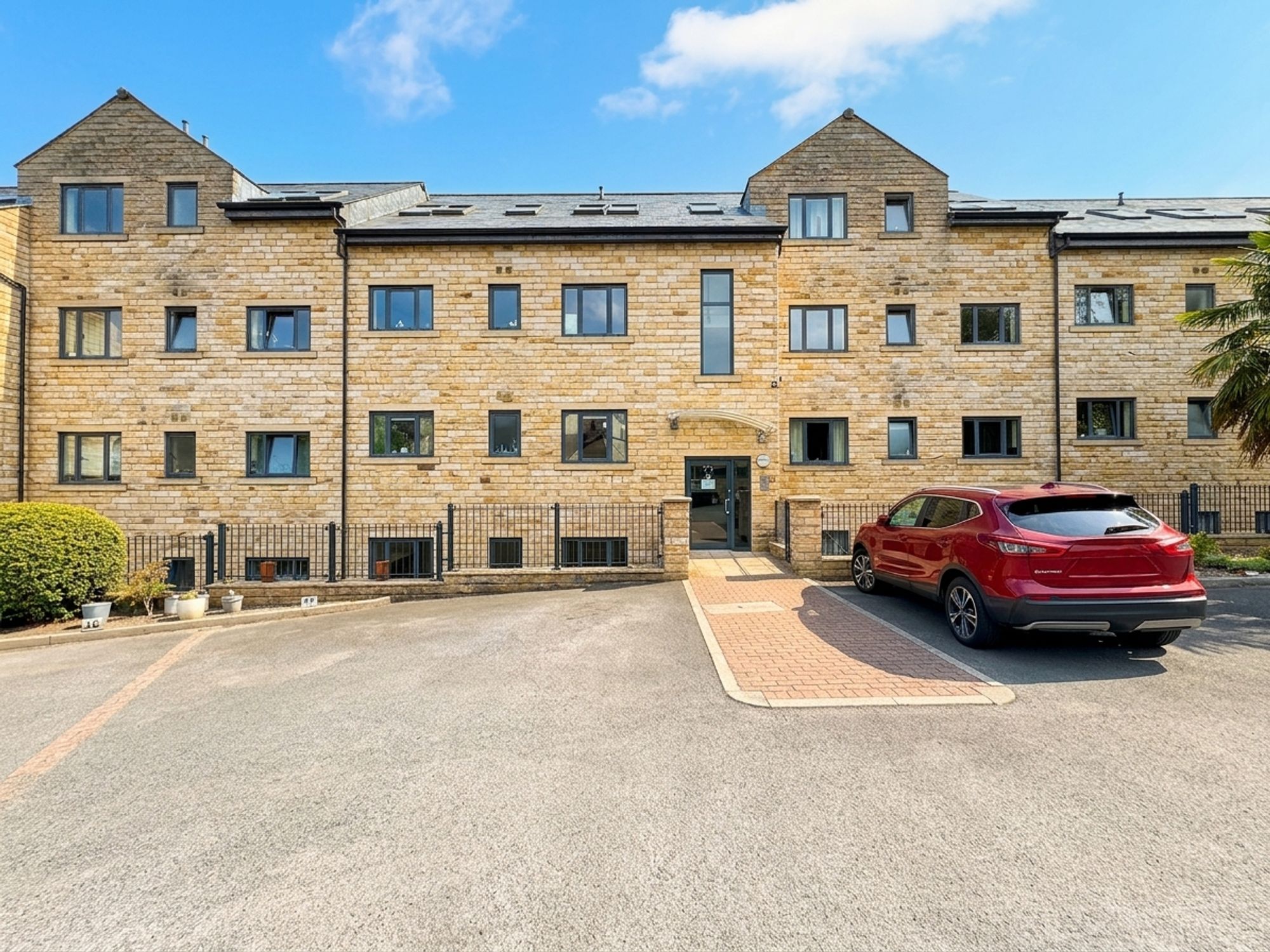 Flat Newsome Road in Huddersfield