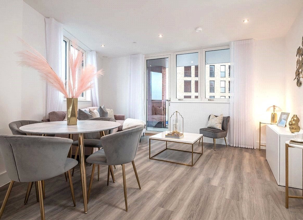 Flat Merrick Road in Greater London