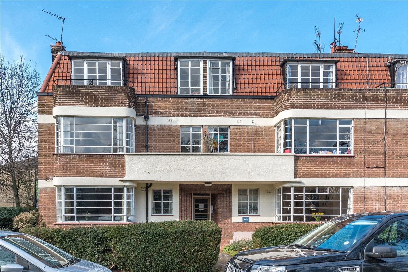 Flat Belvedere Road in Greater London