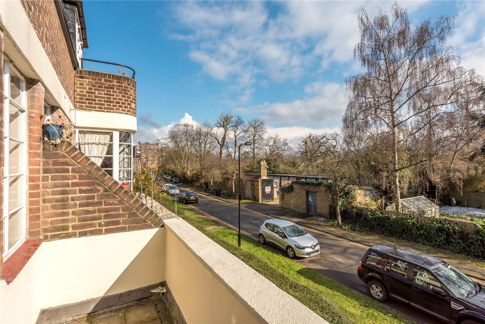 Flat Belvedere Road in Greater London
