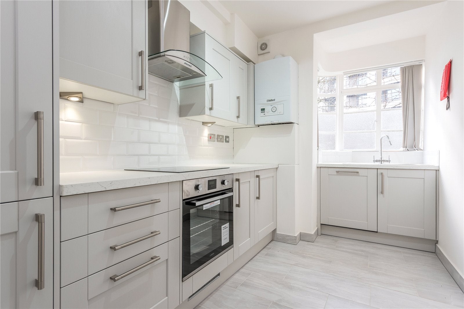 Flat Belvedere Road in Greater London