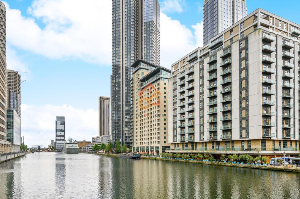 Flat South Quay Square in Greater London