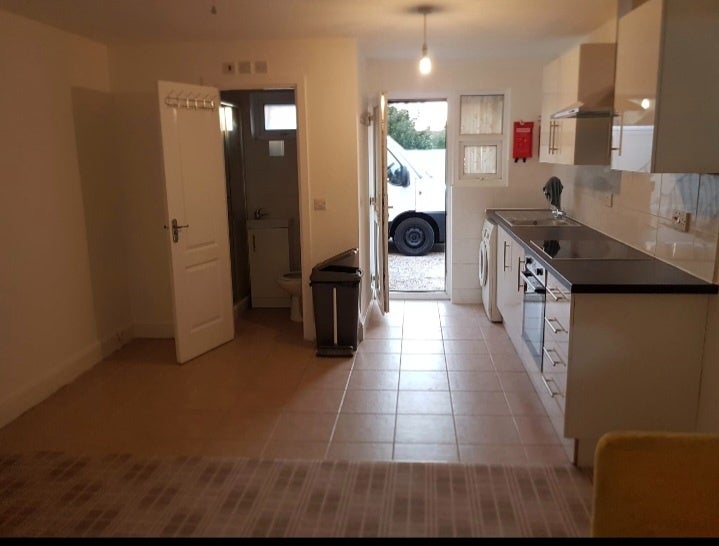 Flat Ilford Lane in Greater London